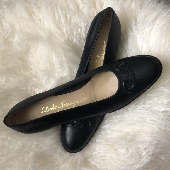 Salvatore Ferragamo Classic Leather Horsebit Pumps - Picture 6 of 7